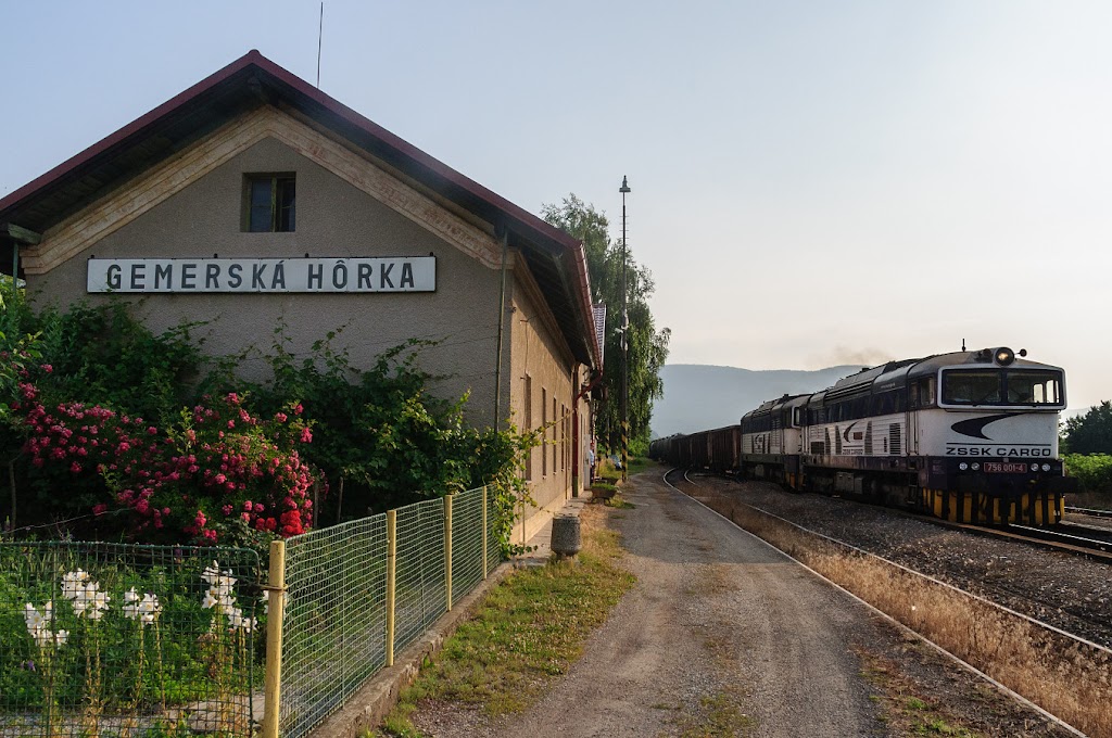 Železničná stanica Gemerská Hôrka ŽELEZNIČNÁ STANICA