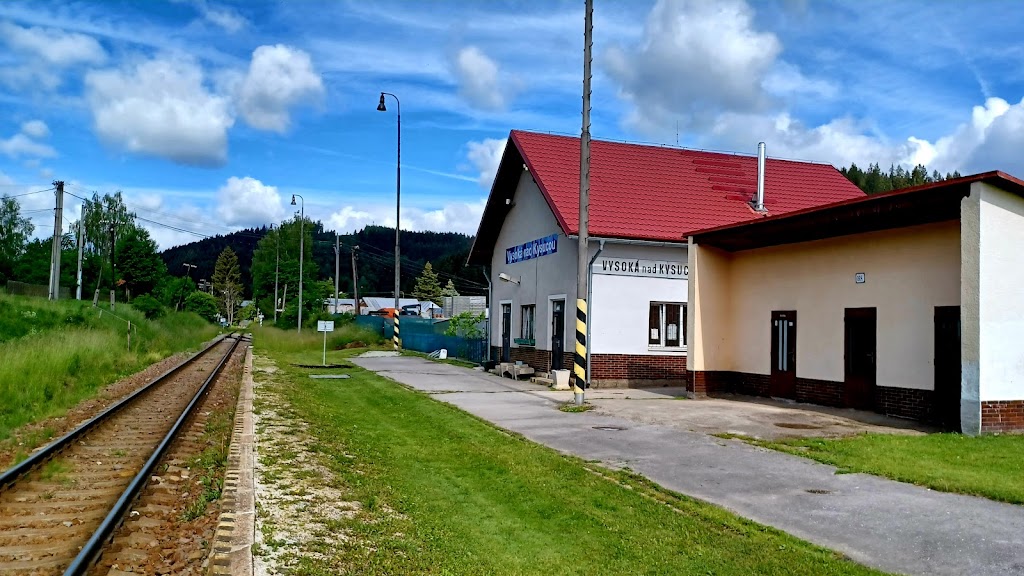 Železničná stanica Vysoká nad Kysucou ŽELEZNIČNÁ STANICA