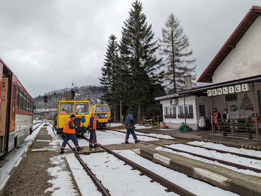 Železničná stanica Párnica ŽELEZNIČNÁ STANICA