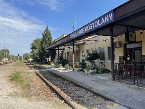 Fotografie Zemianske Kostoľany Train Station