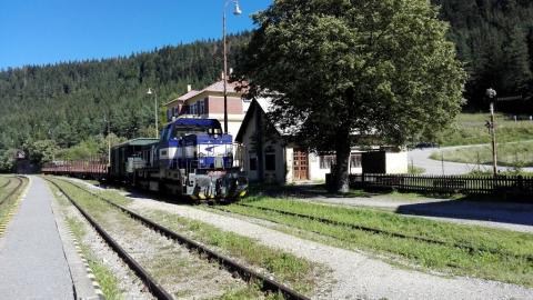 Fotografie Šumiac Červená Skala Train Station