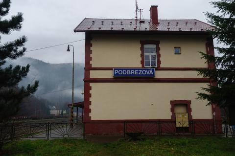 Fotografie Podbrezová Train Station