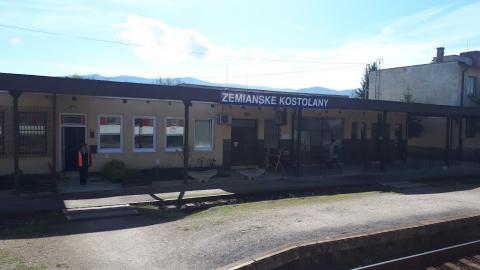 Fotografie Zemianske Kostoľany Train Station