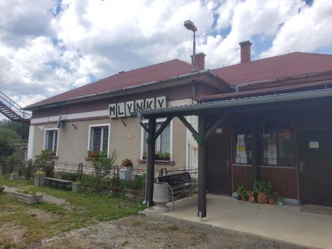 Fotografie Mlynky Train Station