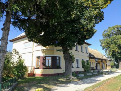 Fotografie Čachtice Train Station