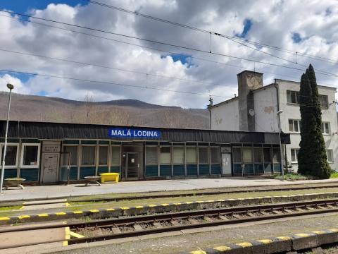 Fotografie Malá Lodina Train Station