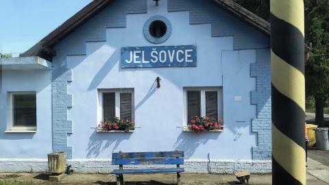 Fotografie Jelšovce Train Station