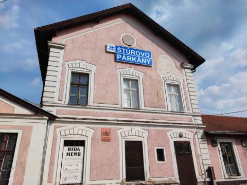 Fotografie Sturovo Train Station