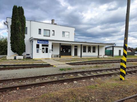 Fotografie Raslavice Train Station